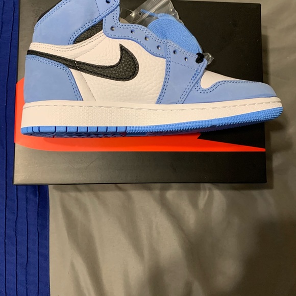 Jordan retro 1 “University Blue” - Picture 2 of 5